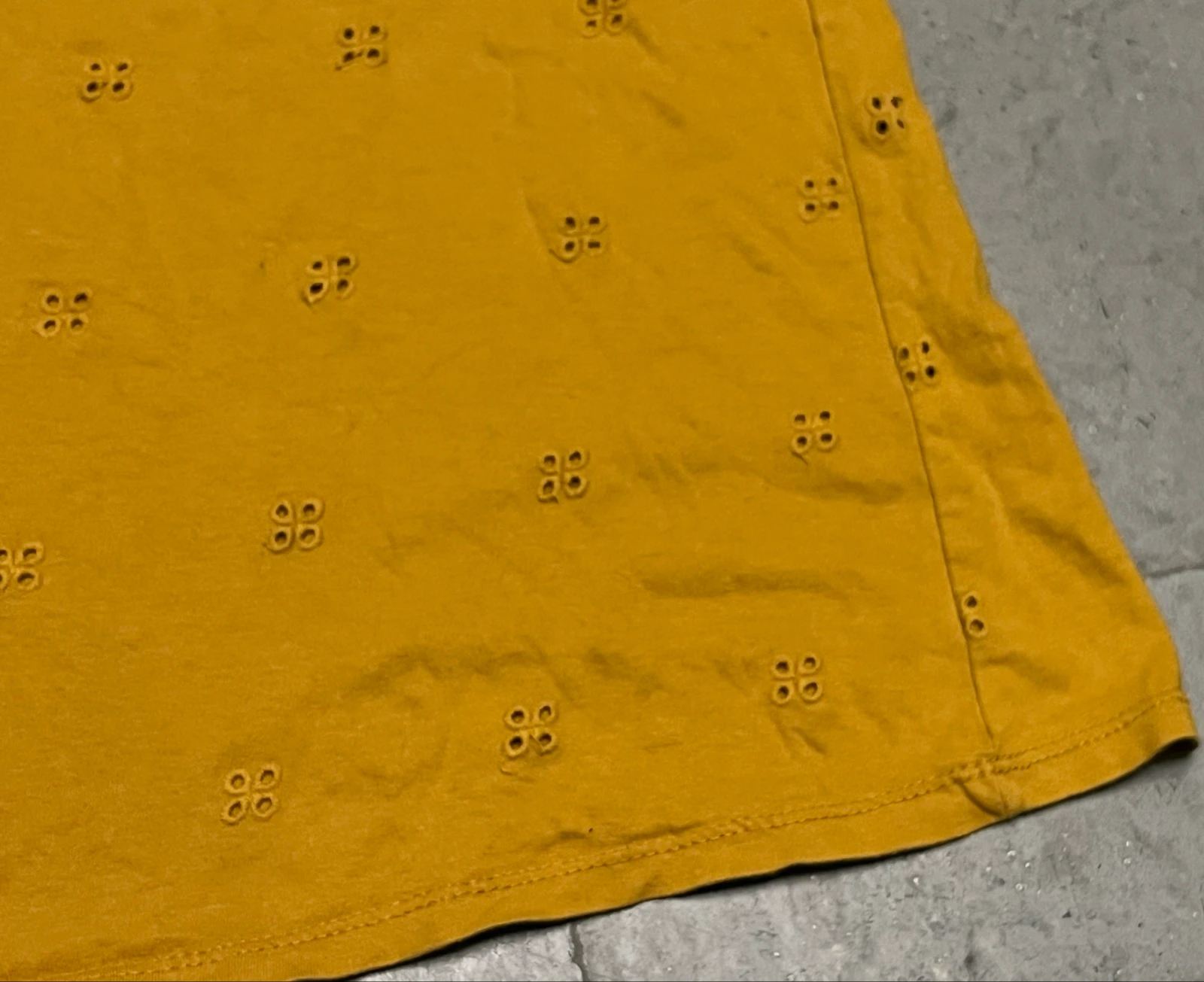 Camiseta naranja con calados  – photo 4